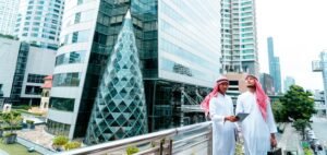 Read more about the article UAE Salaries Rise as Finance and Tech Lead Growth